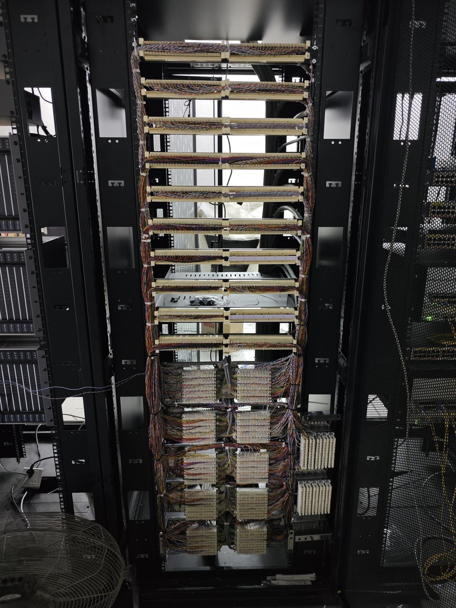 電力水電熱電廠廠內(nèi)行政通信系統(tǒng)的關(guān)鍵設(shè)備 數(shù)字程控交換機(jī)與IP電話交換機(jī)